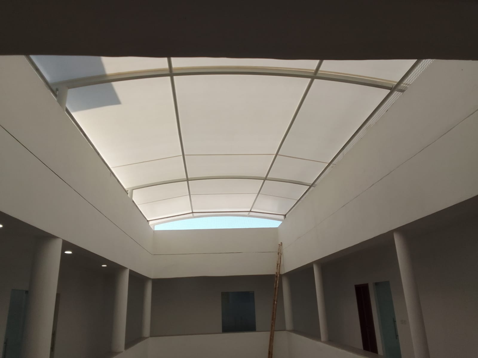 Tensile Roofing Structure - Multicolor Design, Versatile Appearance For Building Structures | Customizable Arching Solutions, Creative Architectural Features