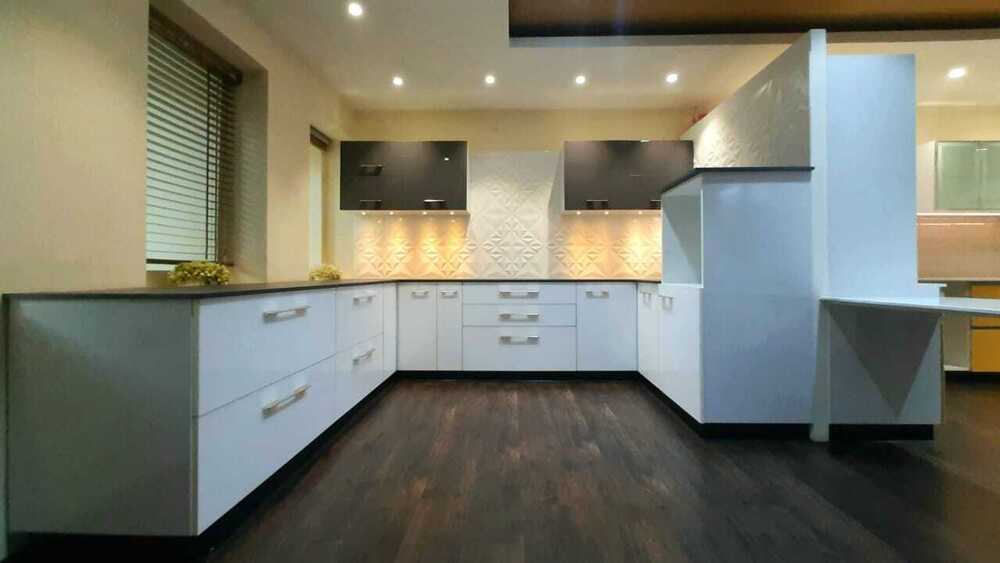 Modern Modular Kitchen - Assembly: Carpenter Assembly