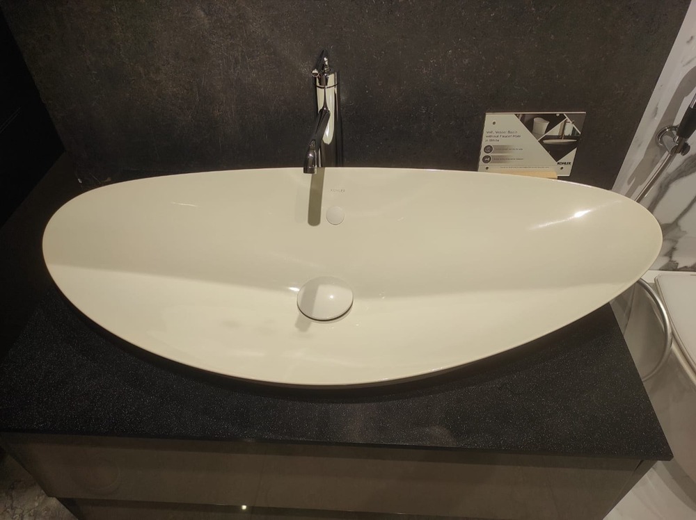 Kohler Veil Bath Tub - Color: White