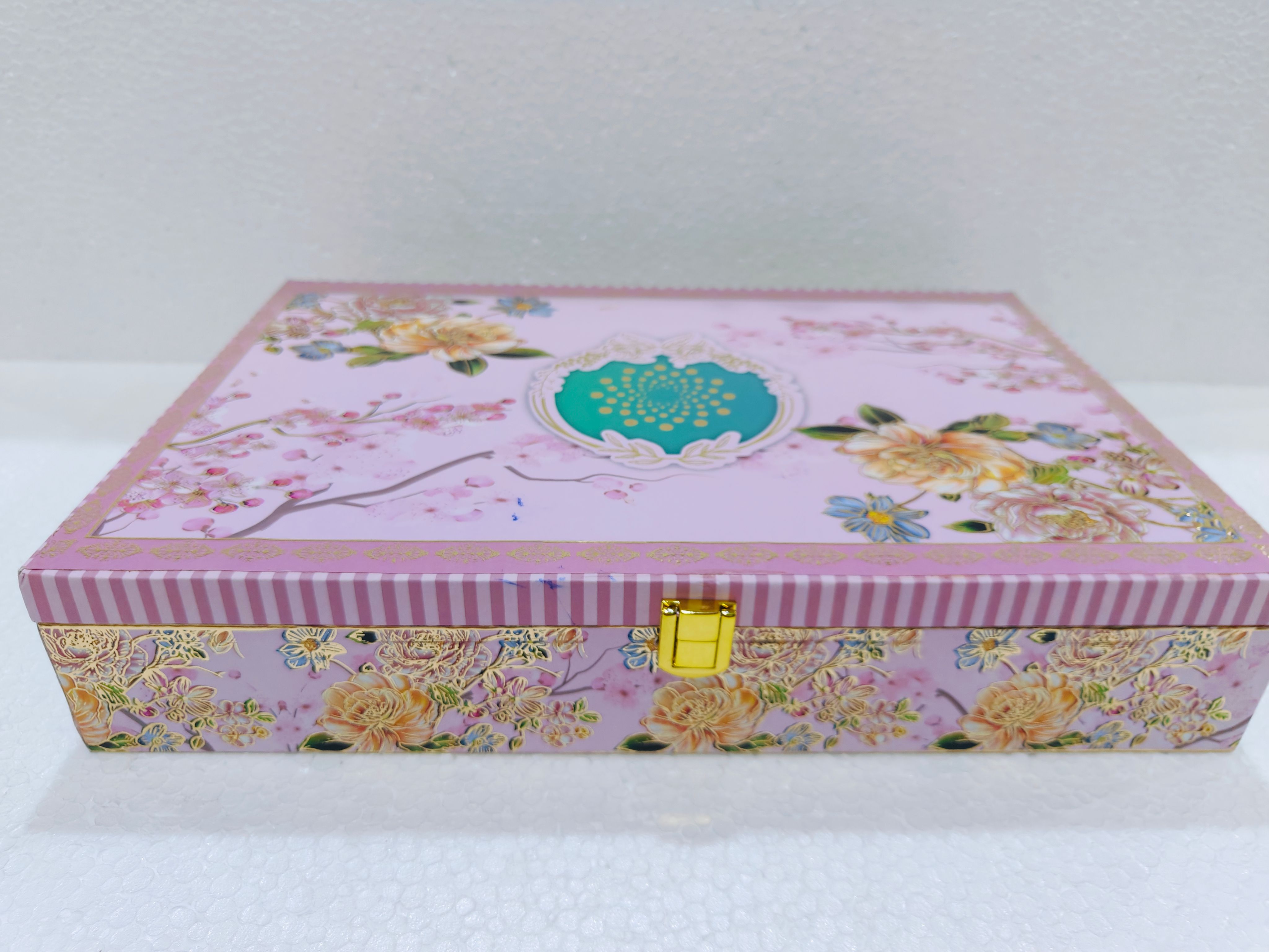 CUSTOMISED WEDDING BOX