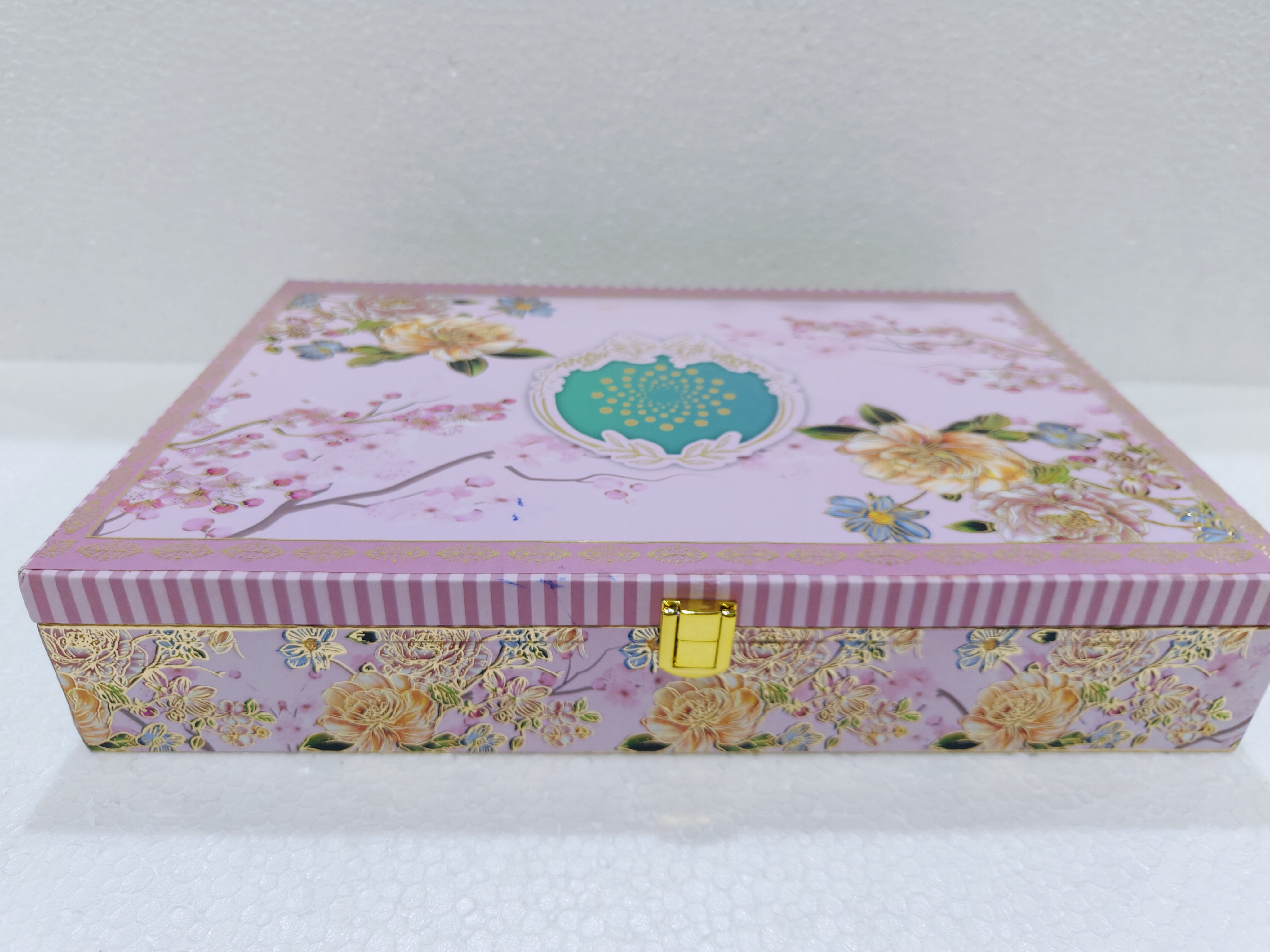 CUSTOMISED WEDDING BOX