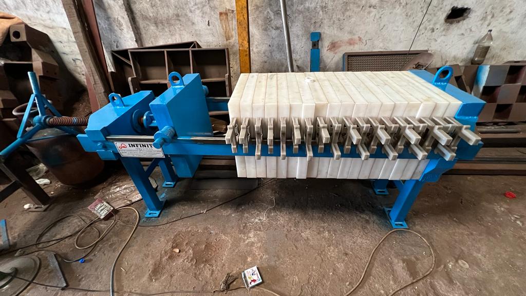 Manual Filter Press Machine - Color: White And Blue
