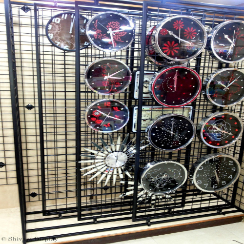 Sliding Grid Mesh Stand For Hanging - Color: Black