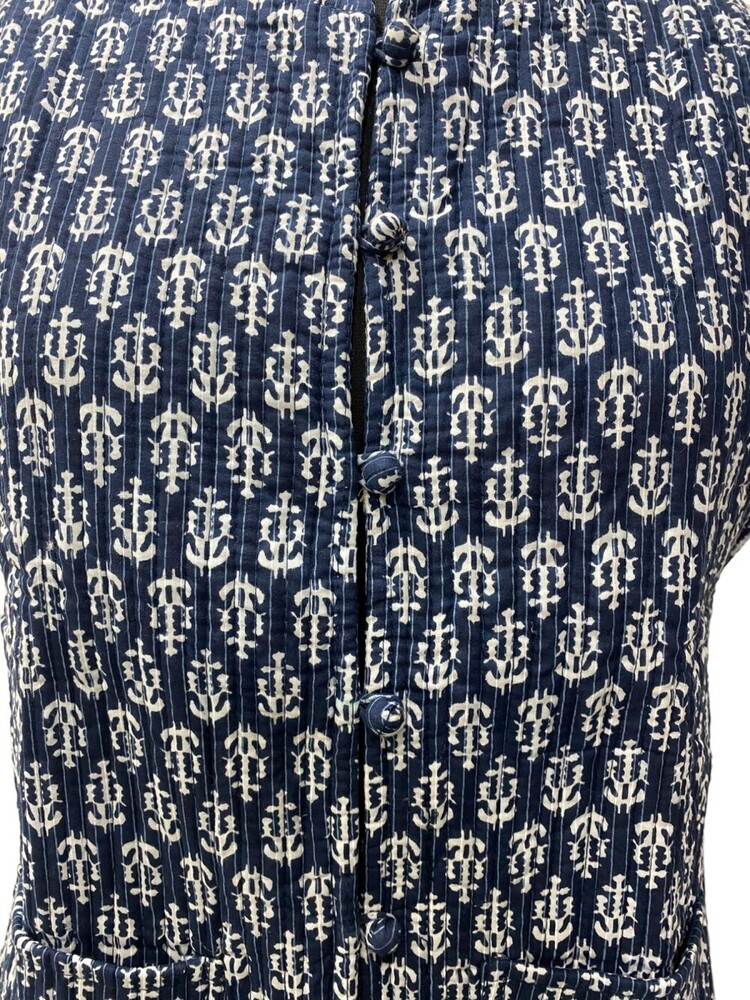 Cotton Quilted Sleeveless Indigo Jacket - Customized Size, Breathable & Washable | Double Pockets, All-season Design In Blue And White