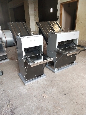 Ss Bread Slicer - Automatic Grade: Semi Automatic