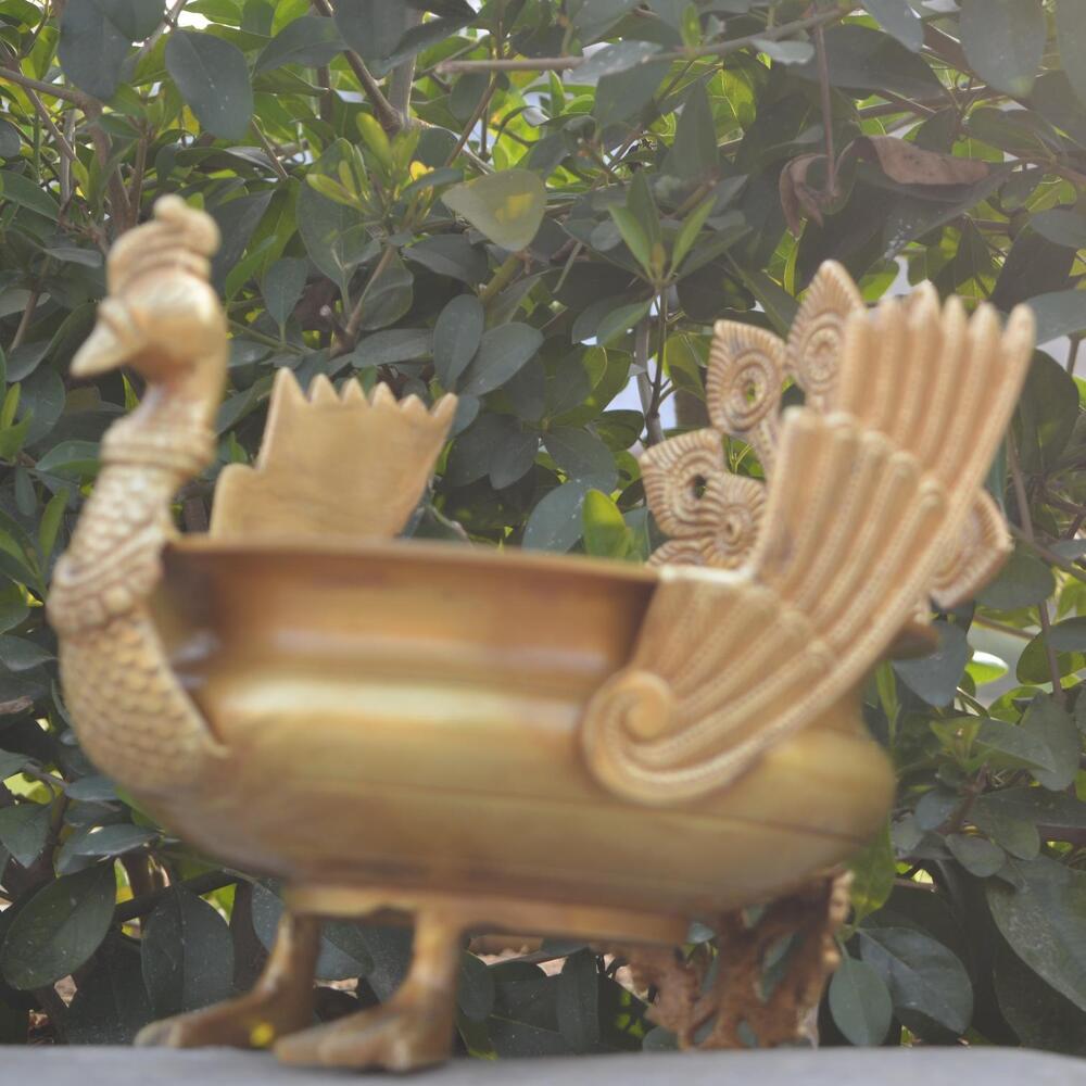 Festive Decoration Brass Metal Home/event Decor Hand Carved Urli/pot