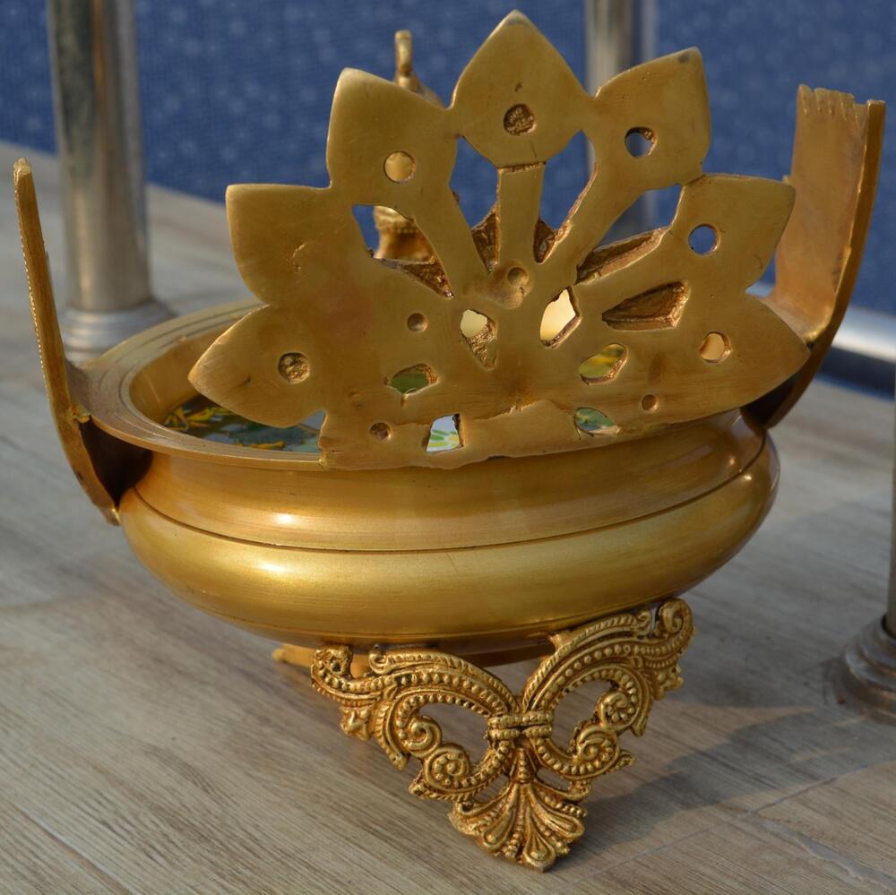 Festive Decoration Brass Metal Home/event Decor Hand Carved Urli/pot