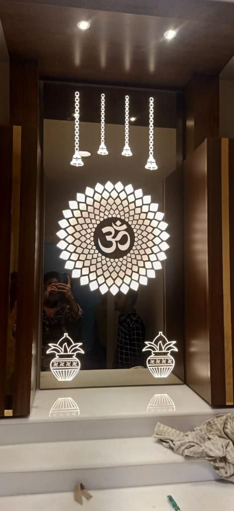 Designer Glass Mirror - Premium Quality Glass, Unique Abstract Shapes , Luxurious Custom Frames, Intricate Etched Patterns