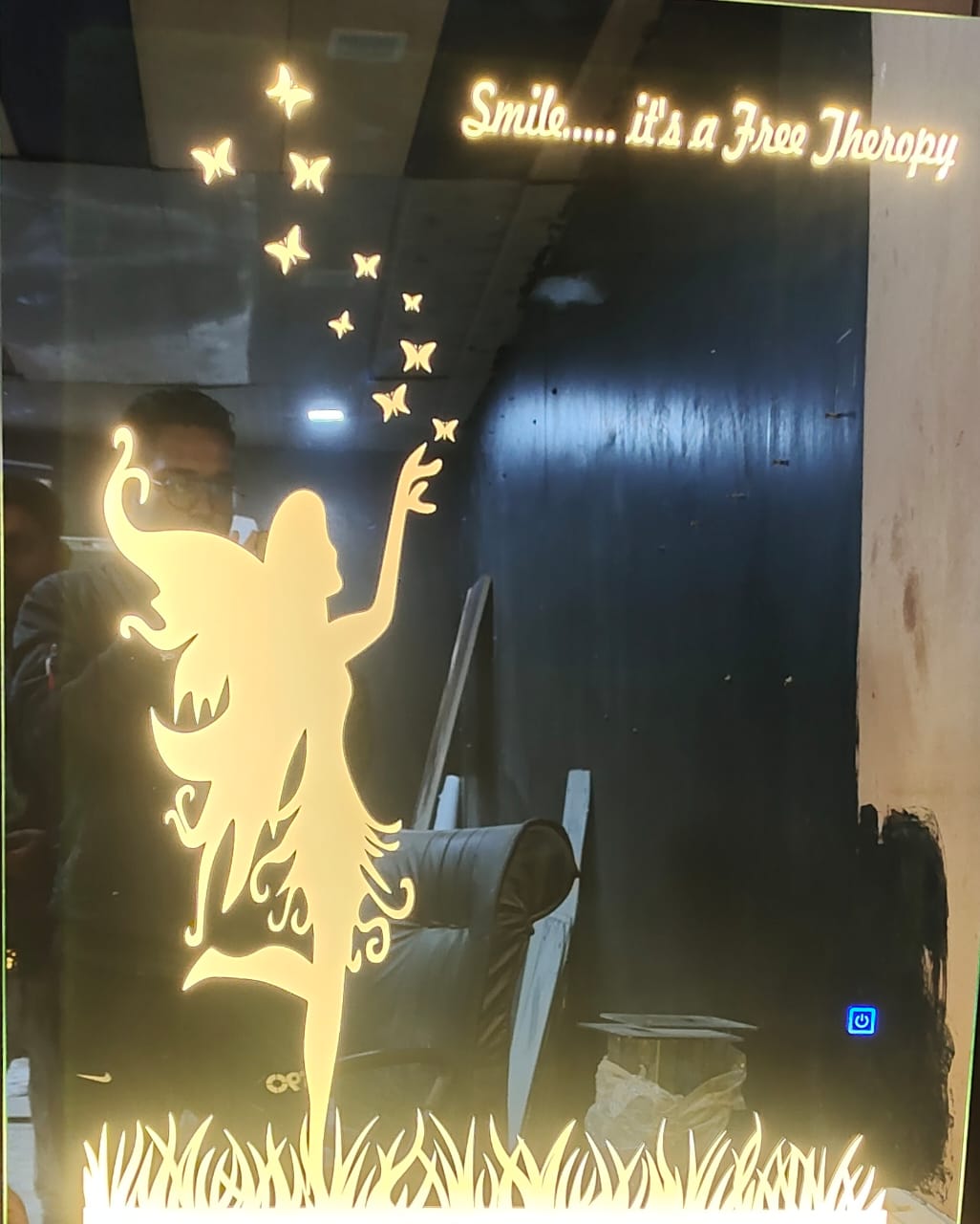 Designer Glass Mirror - Premium Quality Glass, Unique Abstract Shapes , Luxurious Custom Frames, Intricate Etched Patterns