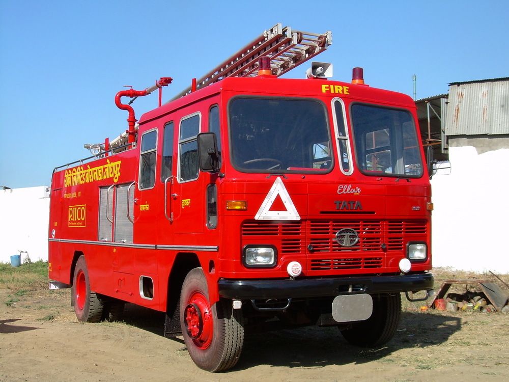 FIRE FIGITING VEHICLE