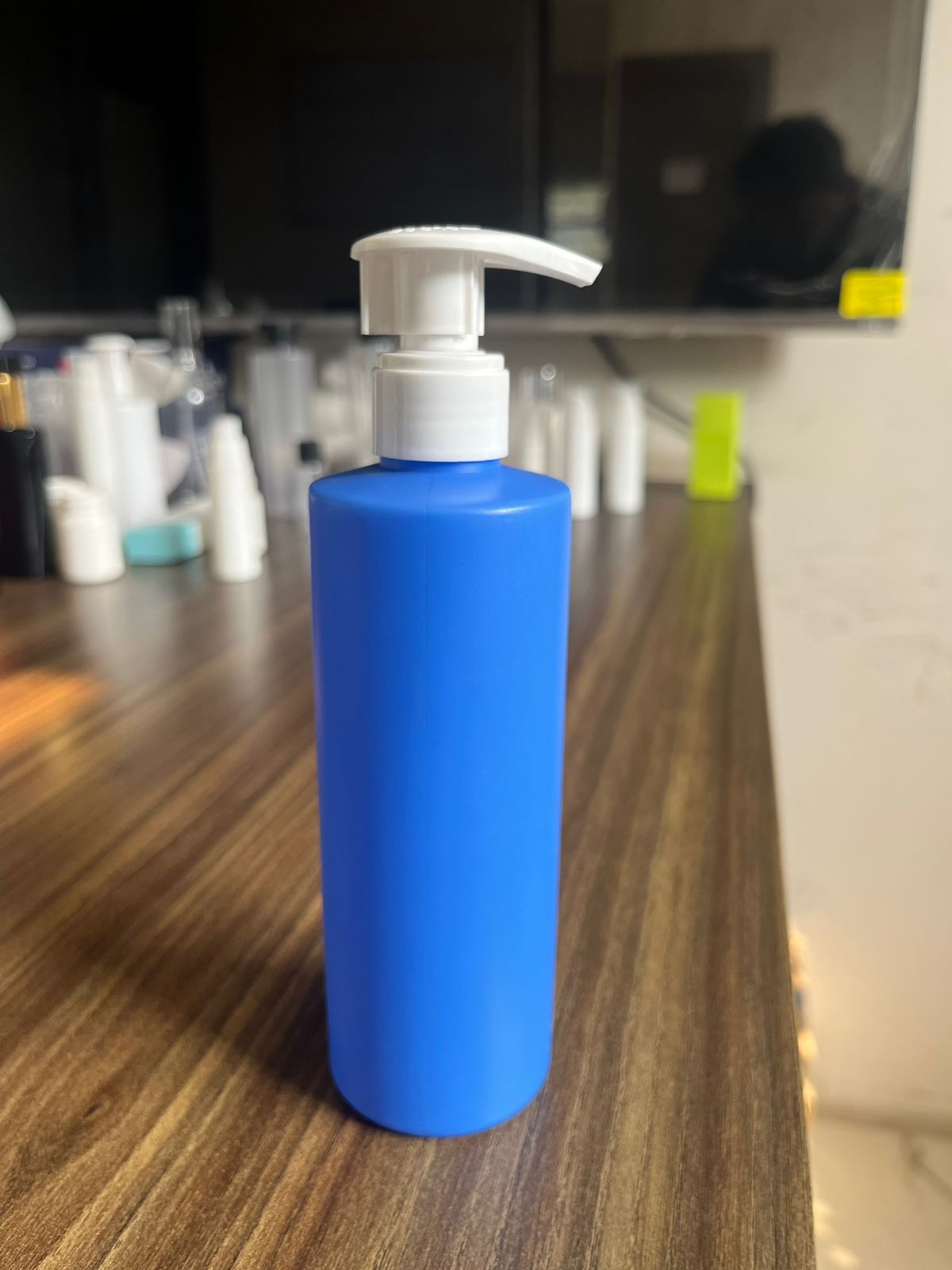 Hdpe Sleek Bottle - 100/150/200/250/500ml Sizes, Available In Multiple Colors, Compatible With Dispenser Caps And Trigger Pumps