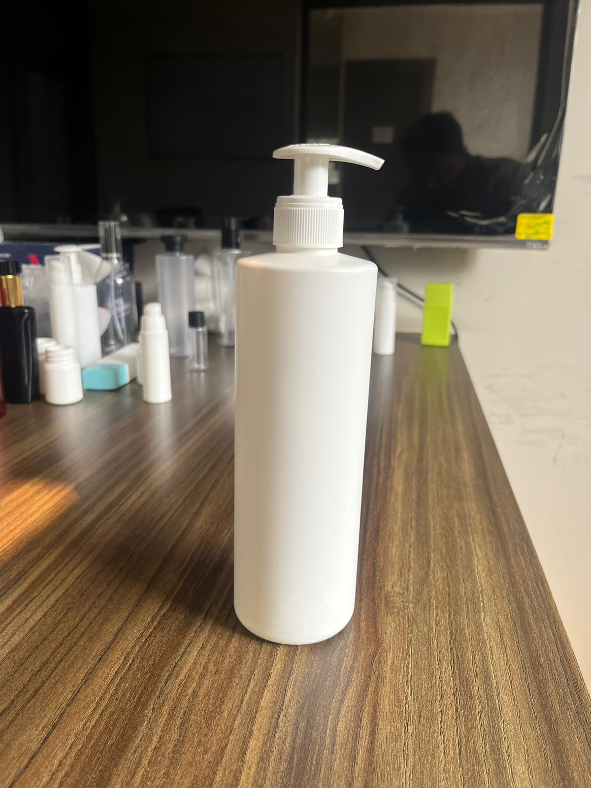 Hdpe Sleek Bottle - 100/150/200/250/500ml Sizes, Available In Multiple Colors, Compatible With Dispenser Caps And Trigger Pumps