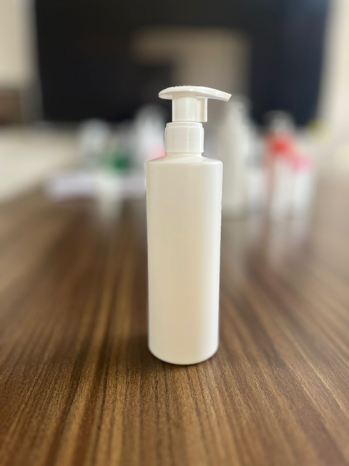 Hdpe Sleek Bottle - 100/150/200/250/500ml Sizes, Available In Multiple Colors, Compatible With Dispenser Caps And Trigger Pumps