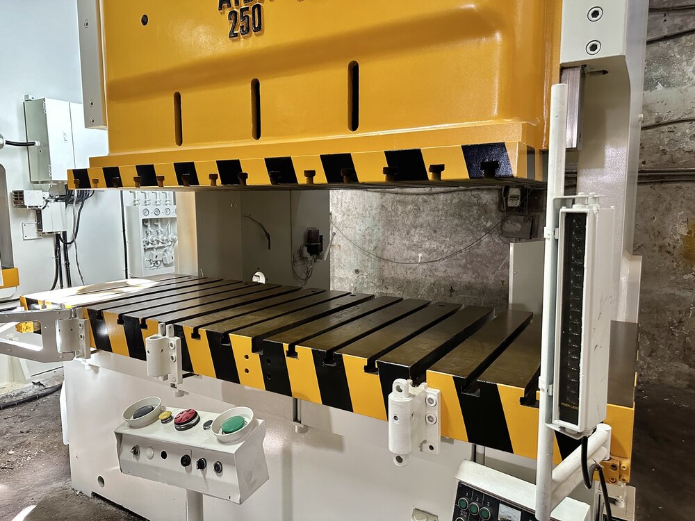 1414 Aida C Frame Double Crank Power Press