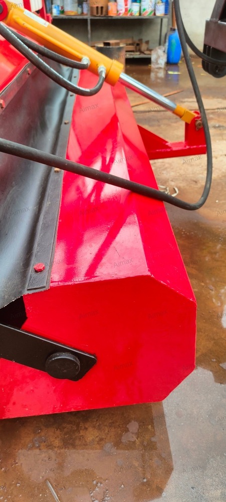 Tractor Attached Road Sweeper Machine - Capacity: 300 Kg