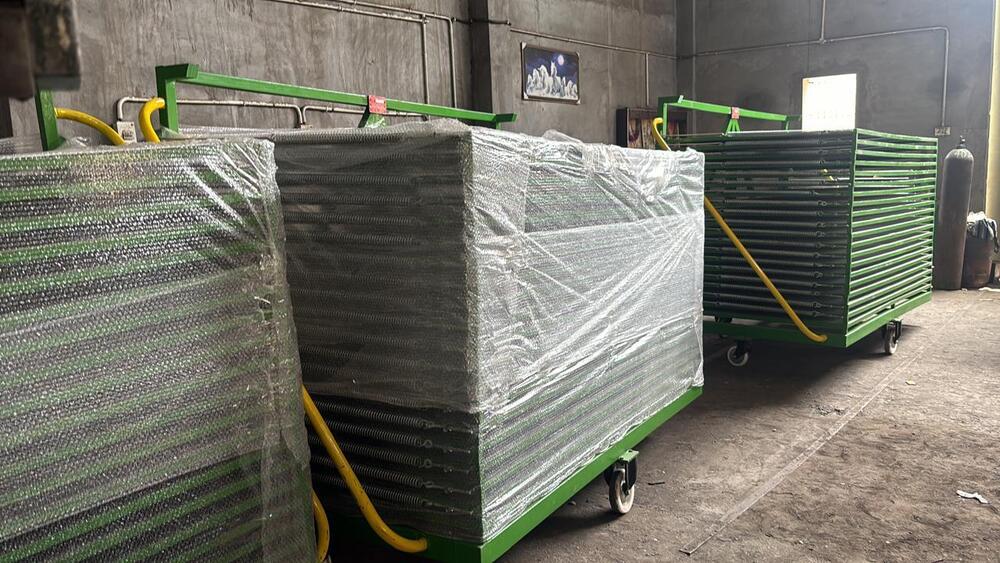 Leaf Truck - Extruded M.s. Frame, Aluminum Tray Design | Quick Loading With Pop-up Leaves, Rubber Mounted Engine Controls