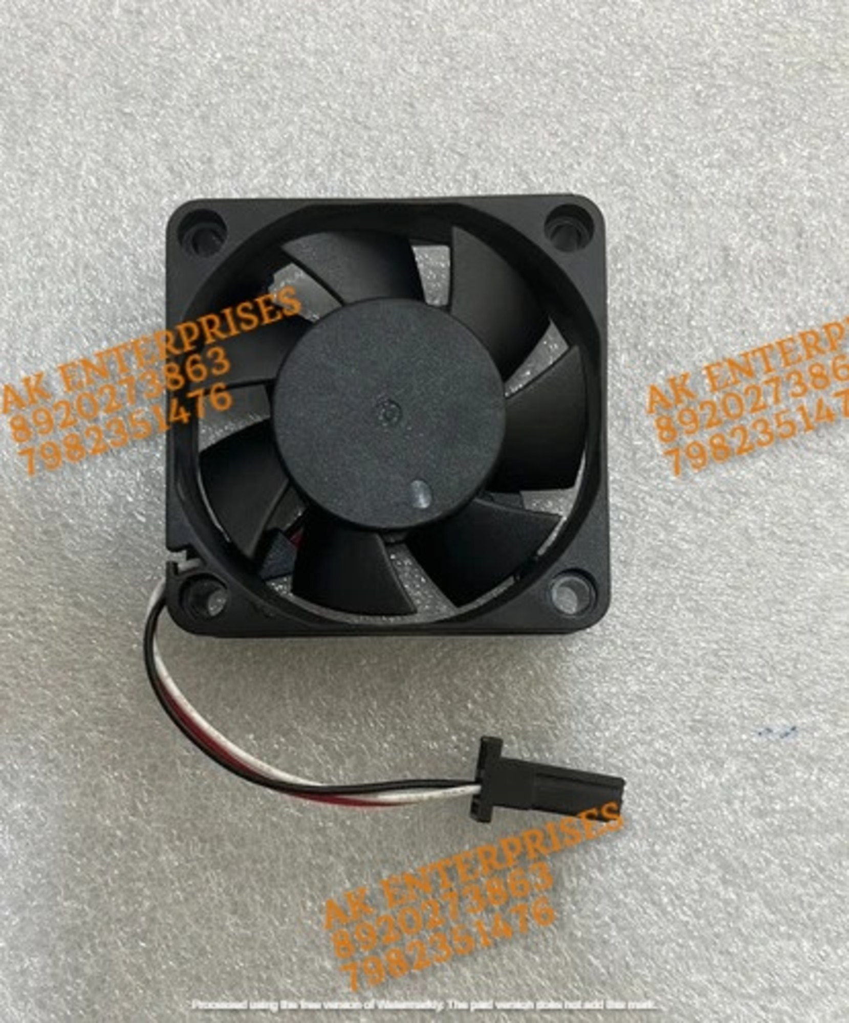 SanAce92WF 9WF0924S2031 Axial Fan 24V-0.5A DC Brushless Air Cooling Fan 4500 RPM 92 * 92 * 32mm 3-Wire