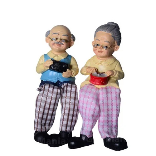 Gifting Old Couple Statue - Color: Multicolor