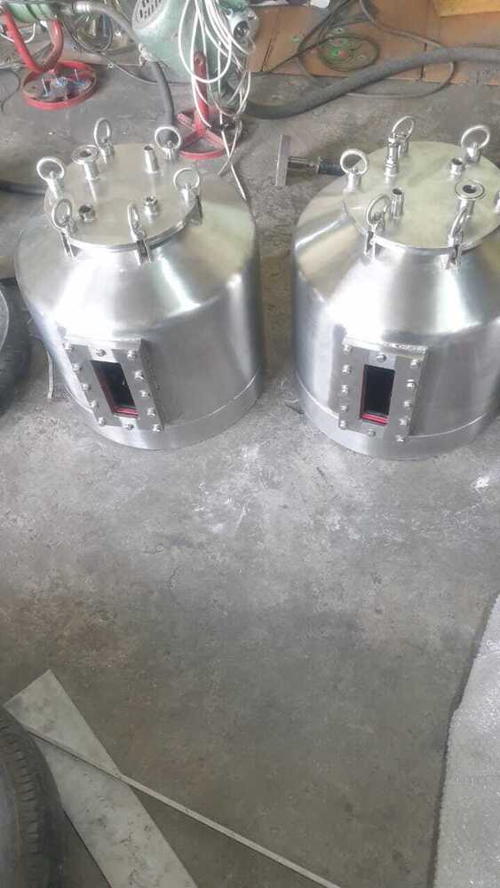STAINLESS STEEL PRESSURE VESSELS - Stainless Steel, Smooth Finish, Silver Color | Durable, Corrosion-Resistant Design for High-Pressure Storage