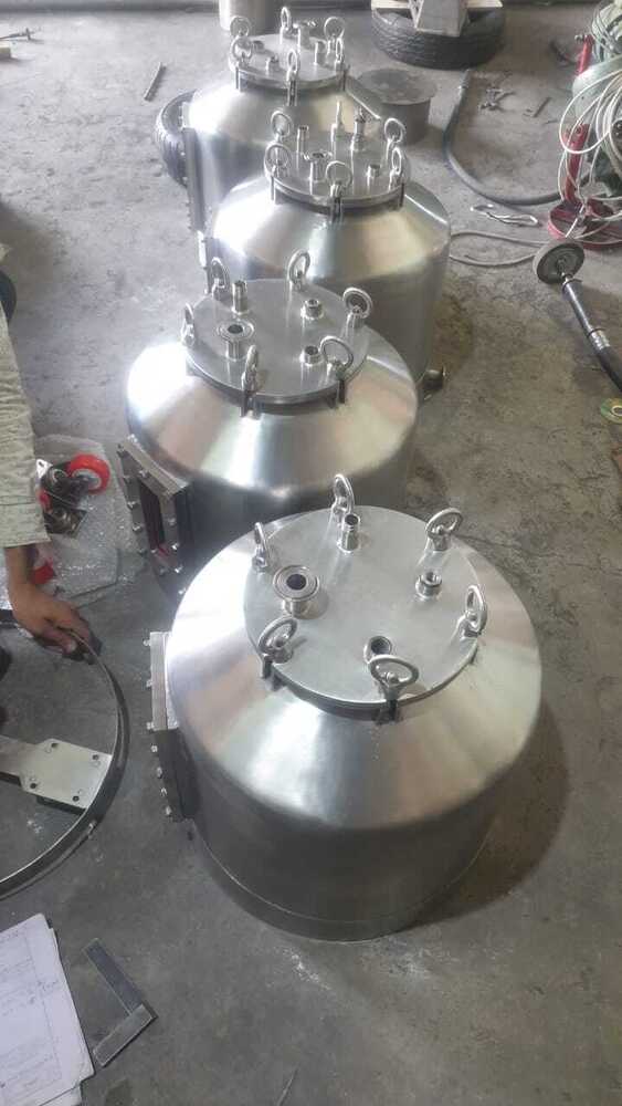 Stainless Steel Pressure Vessels - Stainless Steel Smooth Finish Silver Color | Durable Corrosion-resistant Design For High-pressure Storage