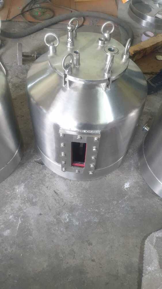 Stainless Steel Pressure Vessels - Stainless Steel Smooth Finish Silver Color | Durable Corrosion-resistant Design For High-pressure Storage
