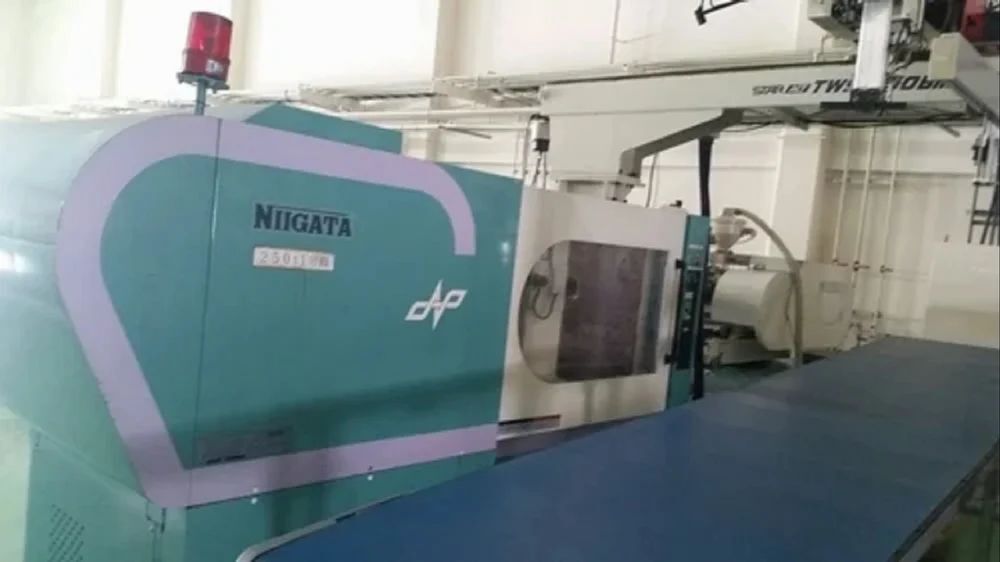 260 Ton Niigata Injection Molding Machine