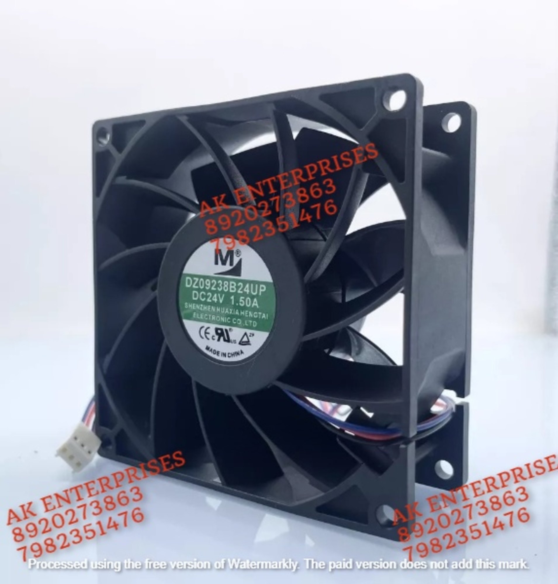  DZ09238B24UP Axial Fan 24V-1.50A DC Brushless Air Cooling Fan 5800 RPM 92 * 92 * 38mm 3Wire