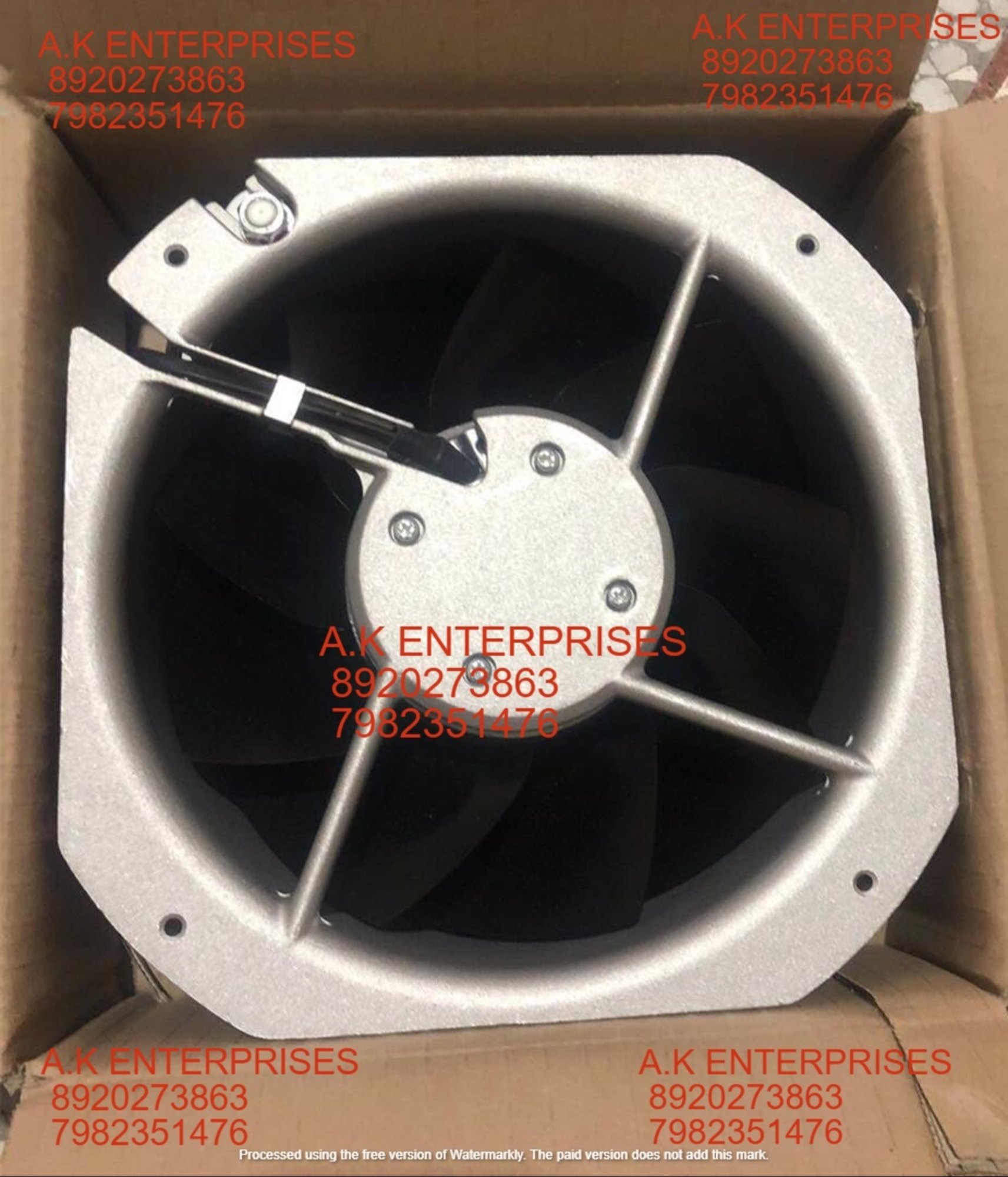 UF200BMB23H1C2A Axial Fan 230V-50/60Hz 74/80W DC Brushless Air Cooling Fan 3000 RPM 225 * 225 * 80mm 4Wire