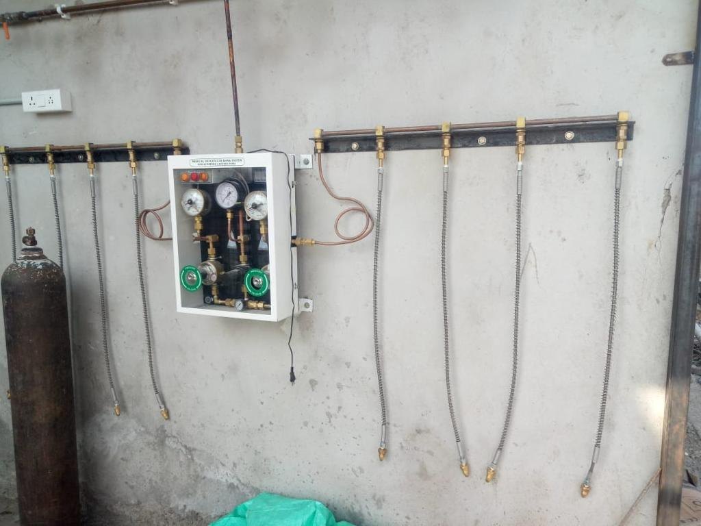 Oxygen Supply Manifold System - Light Source: No