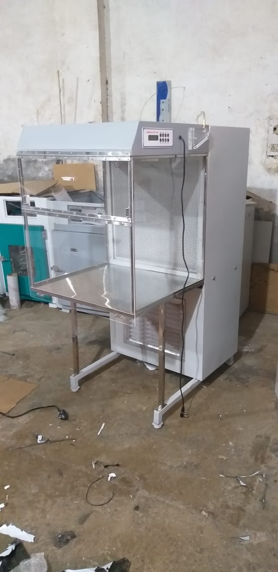 Horizontal Laminar Air Flow - Ss304, 600x600x600 Mm | Hepa Filter 99.97%, Glass Fiber Media, Low Noise & Vibration, Cleanroom Use