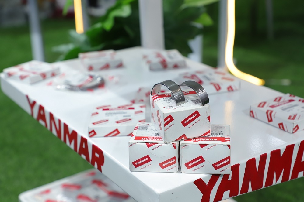 Yanmar Diesel Engine - Color: Black
