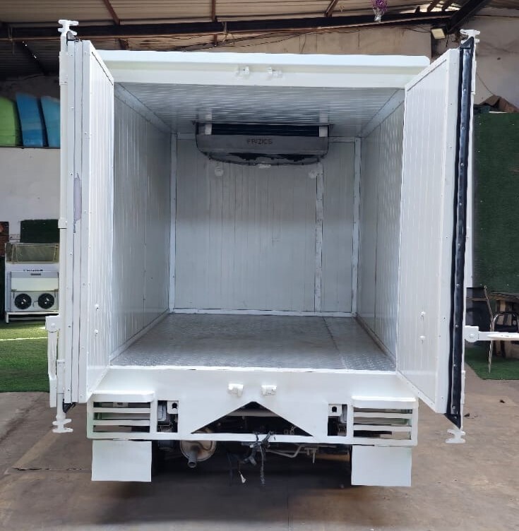 Refrigerated Container - Color: White