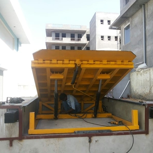 ट्रक अनलोडिंग डॉक्स लेवलर