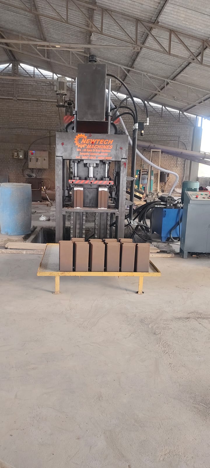 Interlocking Block Making Machine - Material: Clay