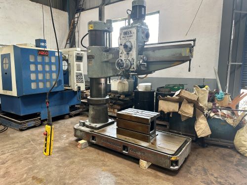 1471 OOYA RADIAL DRILLING MACHINE