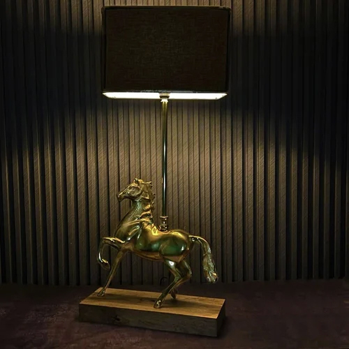Antique Brass Finish Metal Design Horse Table Lamp with Wooden Base
