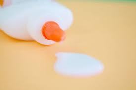 संश्लेषणात्मक चिपकने वाले