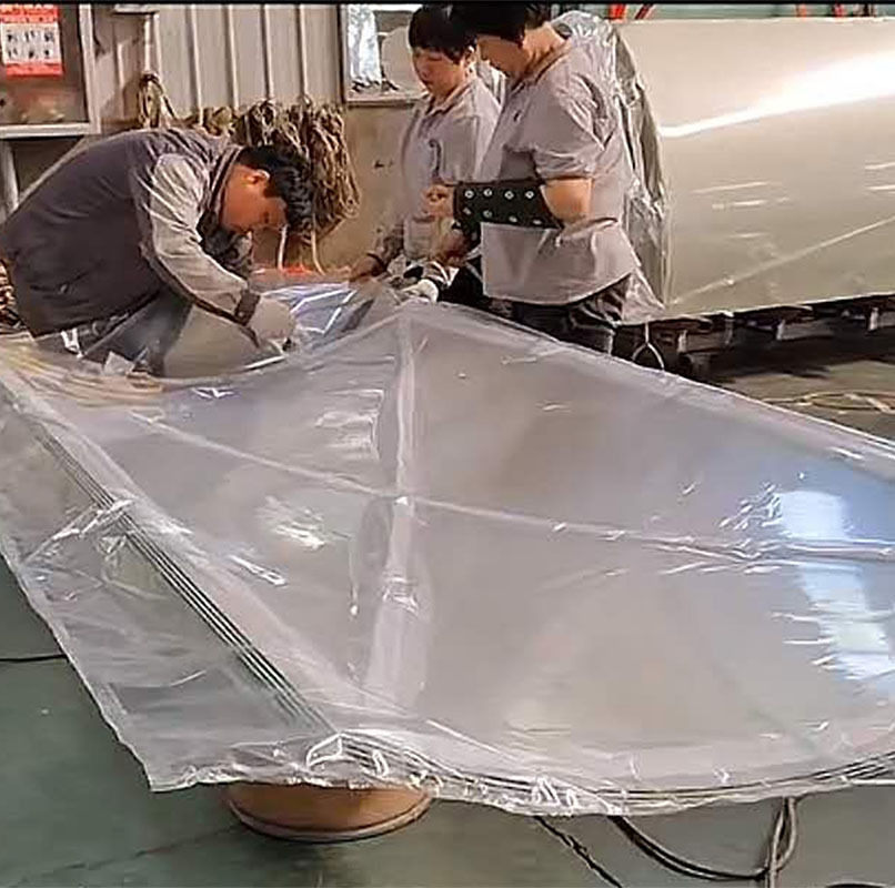 Vacuum bagging film for laminated glass application