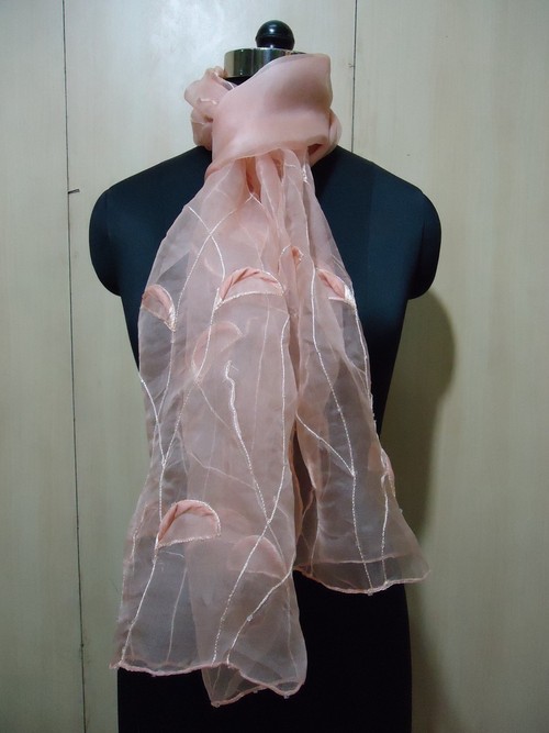 हाथ से कढ़ाई की गई स्टोल्स