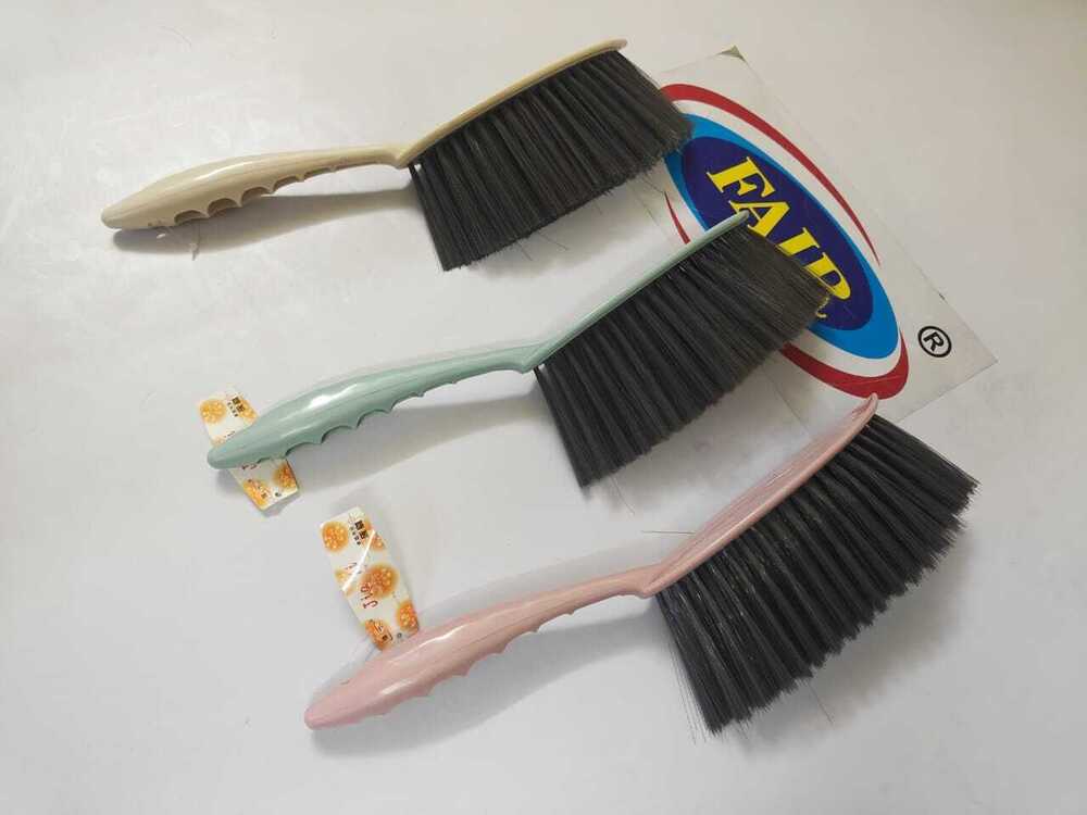 Leaf Carpet Brush - Color: Assorted