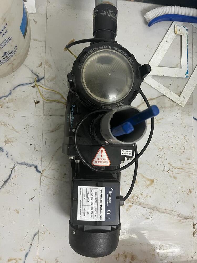 Swimming pool pump