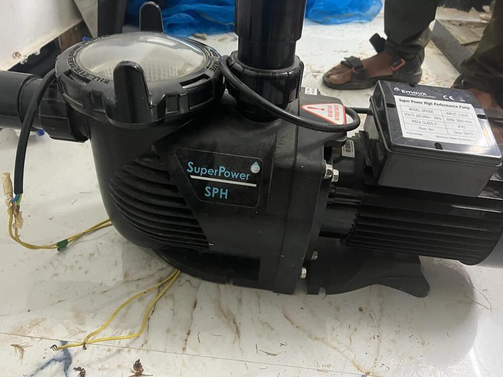 Swimming pool pump