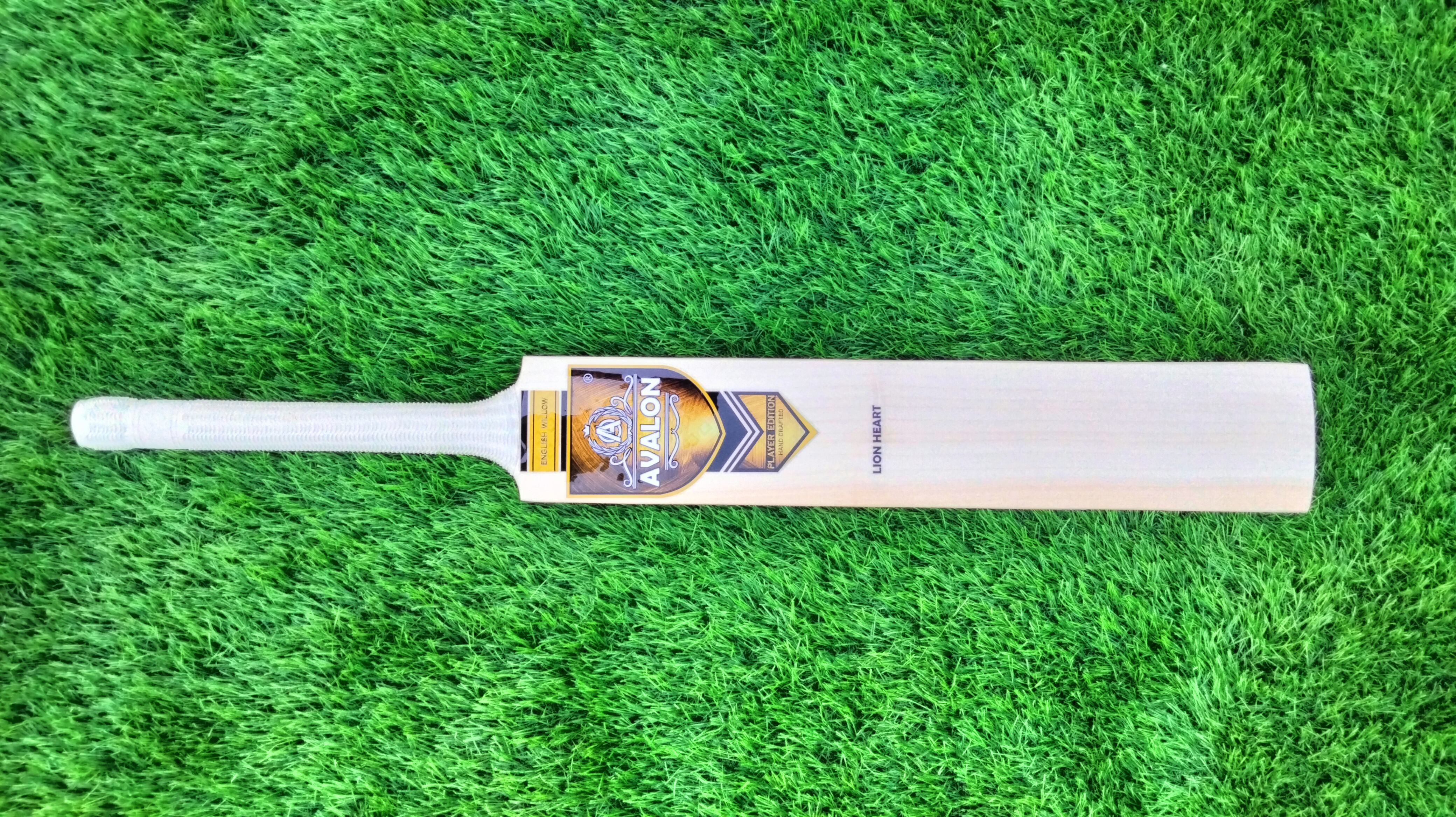 English Willow Cricket Bat LION HEART  GOLD