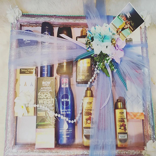 Cosmetic Gift Hamper - Color: Different Available