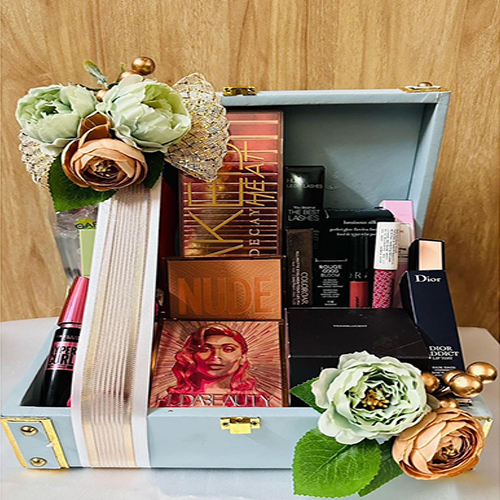 Cosmetic Gift Hamper - Color: Different Available