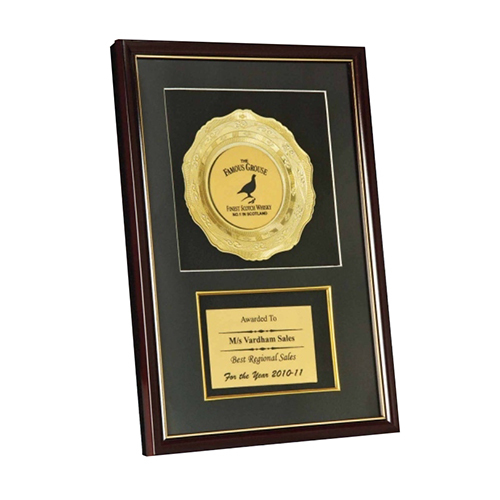 Gold Plated Memento With Frame - Color: Black