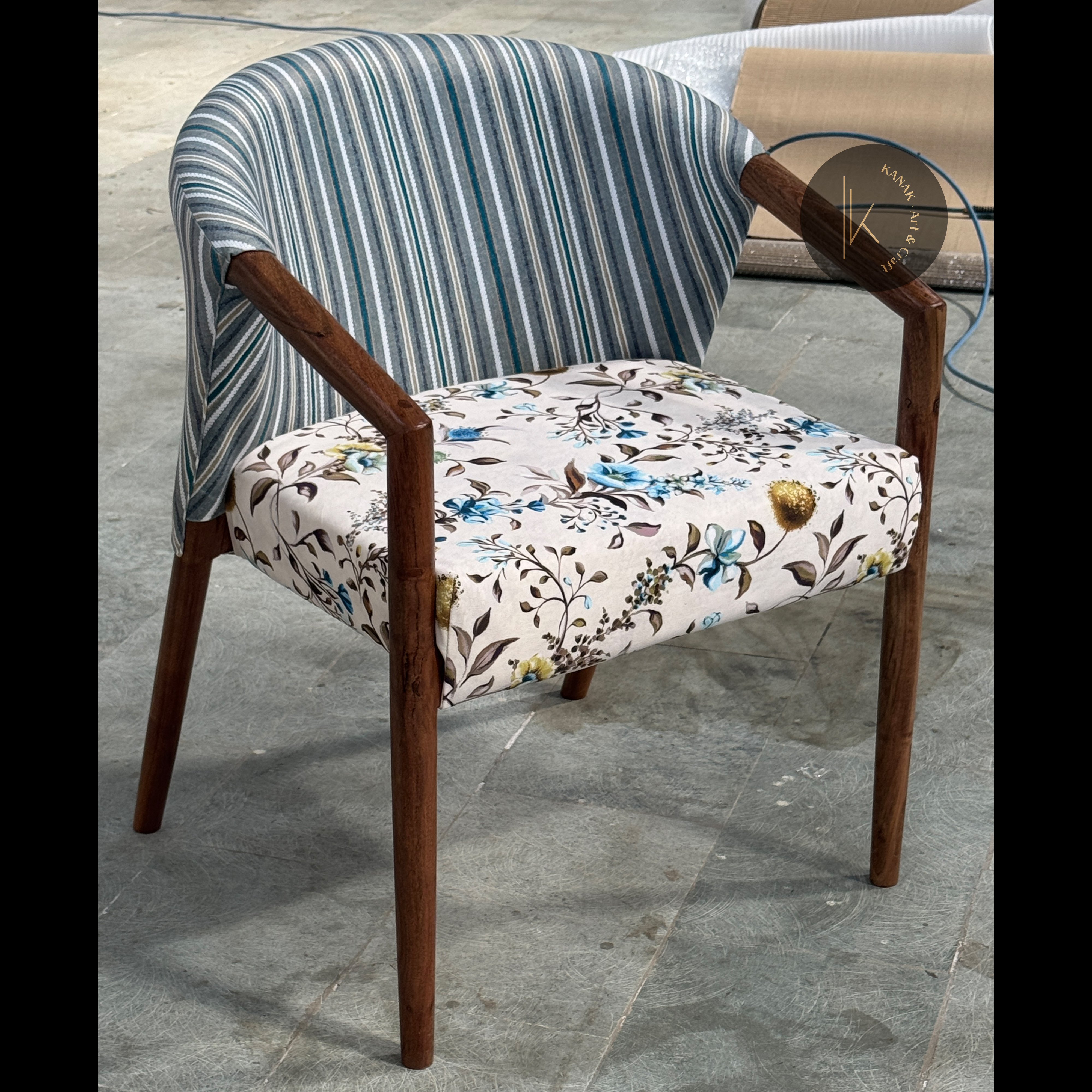 WOODEN CUSHION CHAIR