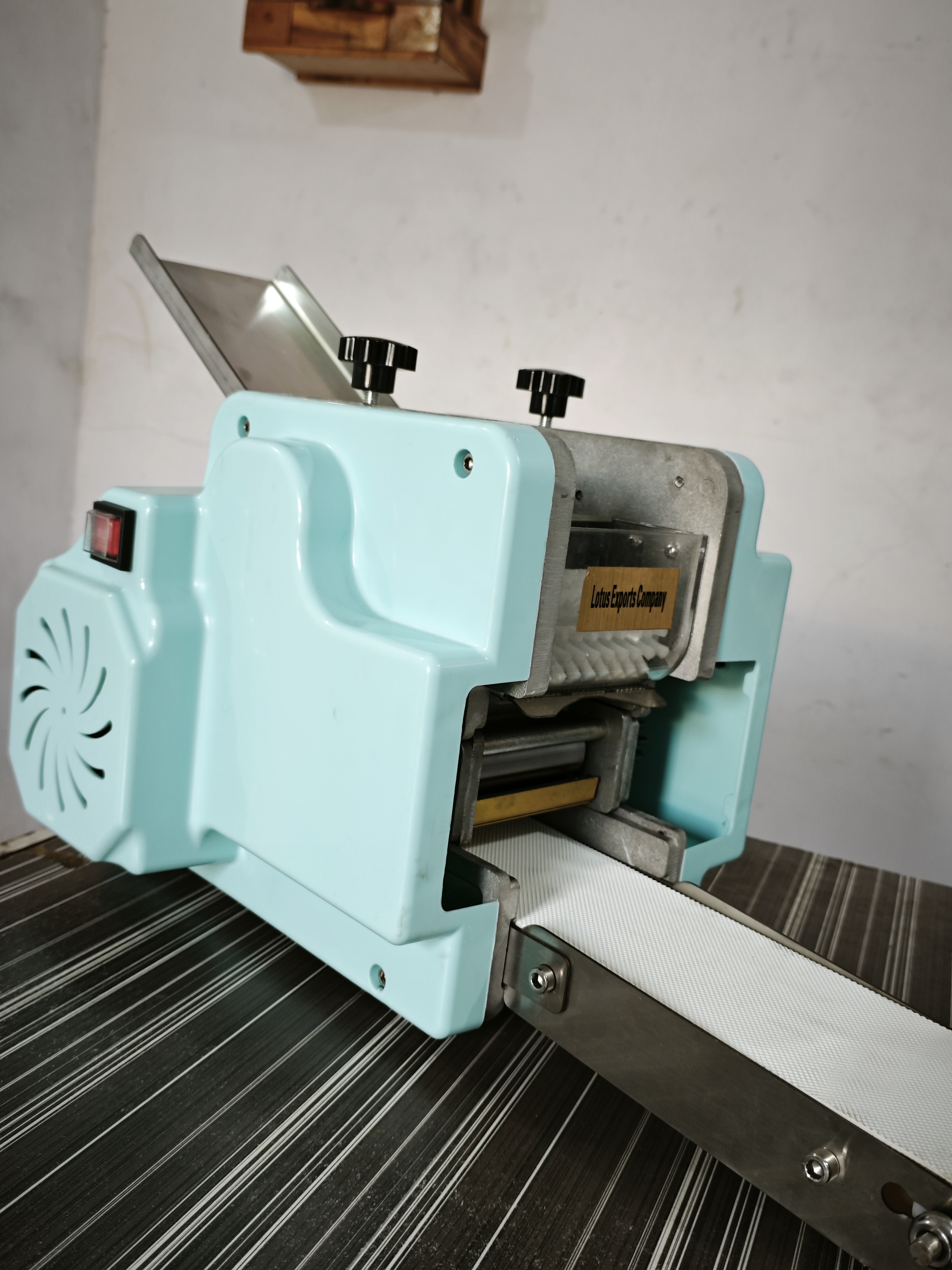 Momo Sheet Maker Machine - Capacity: 40 Pcs/min
