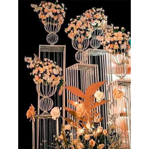 Decorative Stand - Color: Gold