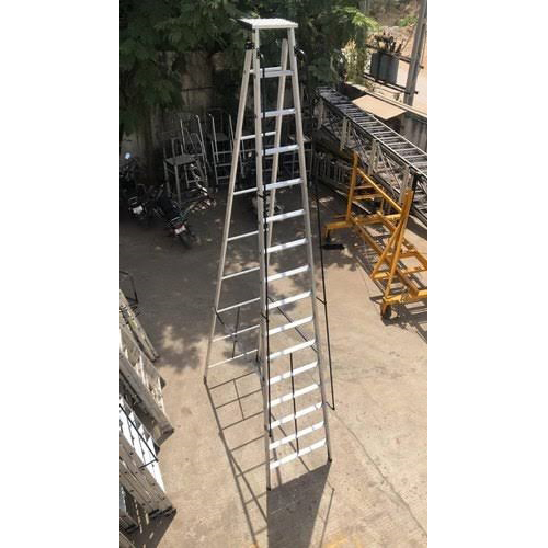 15 Feet Industrial Aluminium Ladder - Feature: Durable & Strong